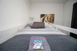 4 makuuhuonetta, silitysrauta/-lauta, Wi-Fi, vuodevaatteet