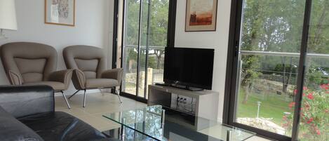 Smart TV, DVD player, stereo