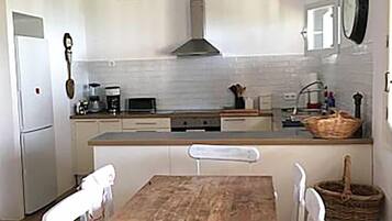 Køleskab, mikrobølgeovn, ovn, kogeplade