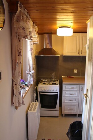 冷蔵庫、電子レンジ、オーブン、コーヒー / ティーメーカー