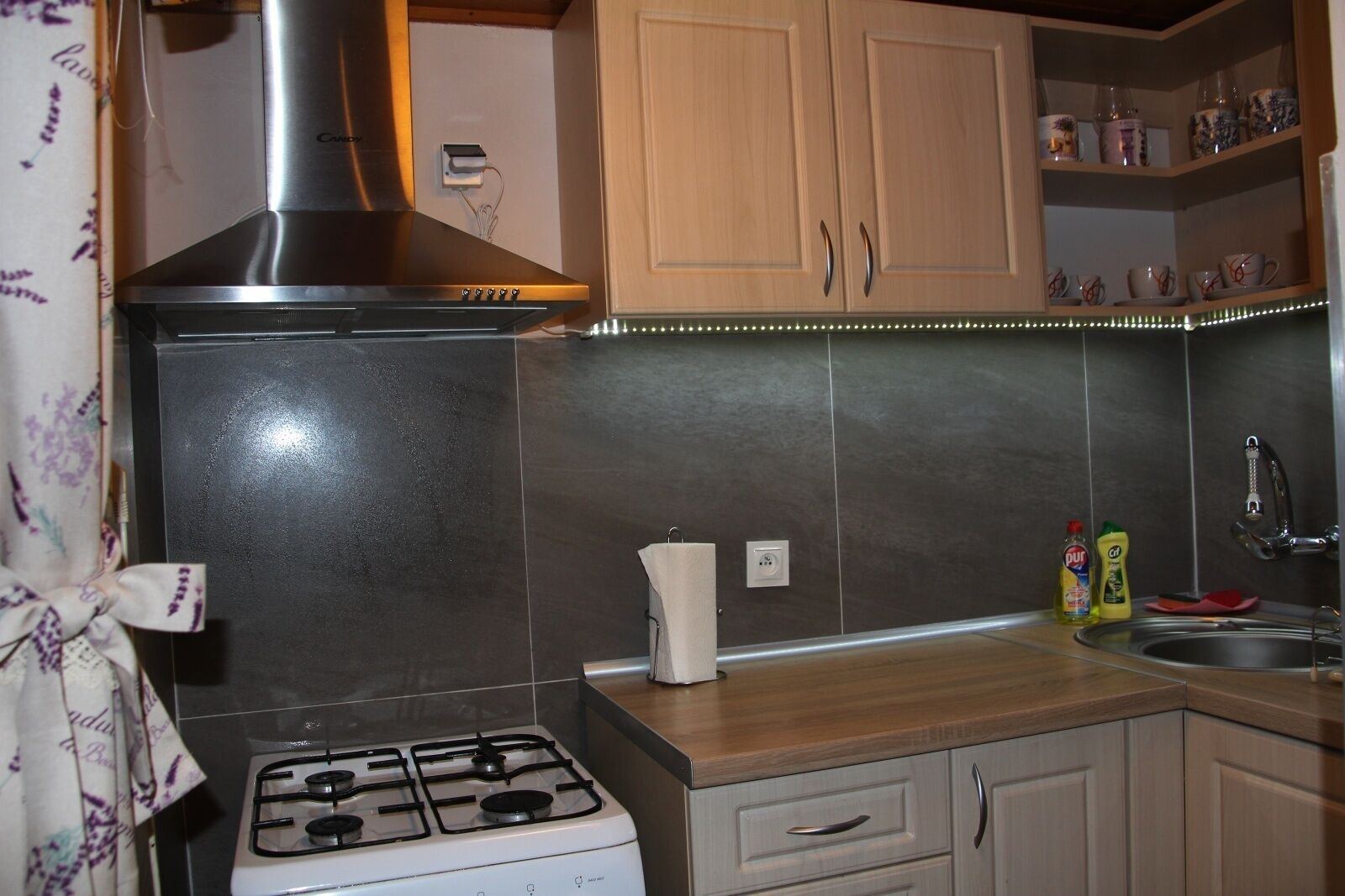 Fridge, microwave, oven, coffee/tea maker