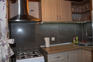 Réfrigérateur, micro-ondes, four, cafetière/bouilloire