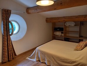 2 habitaciones, tabla de planchar con plancha, wifi y ropa de cama