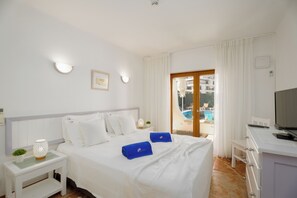 2 bedrooms, iron/ironing board, Internet, bed sheets