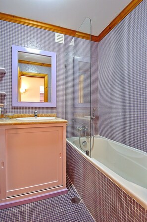 Combinazione doccia/vasca, asciugacapelli, bidet, asciugamani