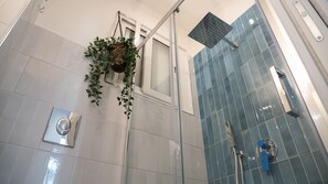 Shower, hair dryer, bidet, towels - Casa Latilla (2 independent bedrooms) Historic Center of Naples (Napoli)