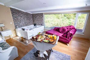 Deluxe Room, Mountain View | Living area | LCD TV - Keyif Boutique Hotel & Restaurant (Sile)