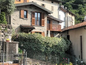 Exterior - Beautiful apartment on Lake Como with private garden and lake view (Lezzeno)