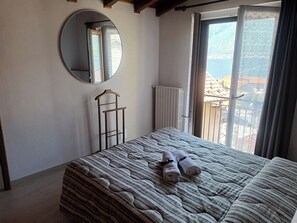 2 bedrooms, iron/ironing board, travel cot, free WiFi