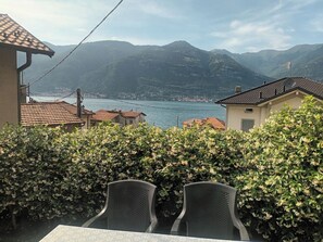 Property grounds - Beautiful apartment on Lake Como with private garden and lake view (Lezzeno)
