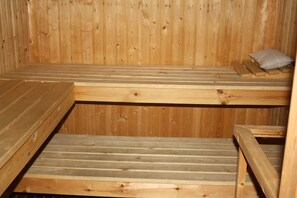 Sauna - Holiday home between Davos + Lenzerheide, 8 people, hiking, cycling, swimming (Albula-Alvra/ Alvaneu Dorf)