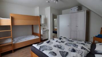 4 bedrooms, iron/ironing board, free WiFi, bed sheets