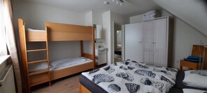 4 quartos, ferros/tábuas de passar roupa, Wi-Fi de cortesia