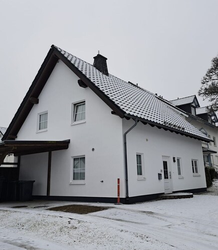 Directly in Winterberg, ski lift carousel 300m, bike park approx. 500m, center 1200m