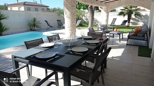  Villa indépendante, climatisée, piscine privée sécurisée, jardin, 5' plage,