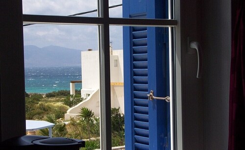 HOUSE NEARBY THE SEA