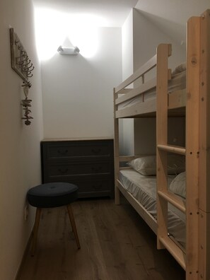 3 bedrooms, iron/ironing board, travel crib, free WiFi