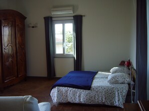 2 chambres, fer et planche à repasser, Wi-Fi gratuit, draps fournis