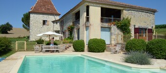 Ferme du XVIII eme restaurée, avec piscine, tennis, et vue degagée