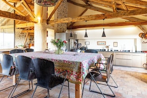 Dining - Charming house 22p with swimming pool, tennis court, pétanque, playground & view (Francescas)