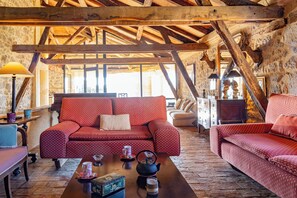 Smart-TV, Kamin, DVD-Player, Tischfußball