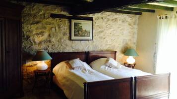 9 slaapkamers, een strijkplank/strijkijzer, wifi, beddengoed