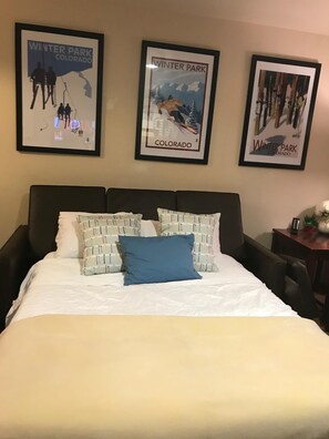 1 habitación, tabla de planchar con plancha, wifi gratis y ropa de cama 