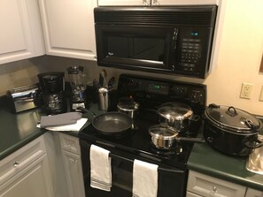 冰箱、微波炉、烤箱、炉灶