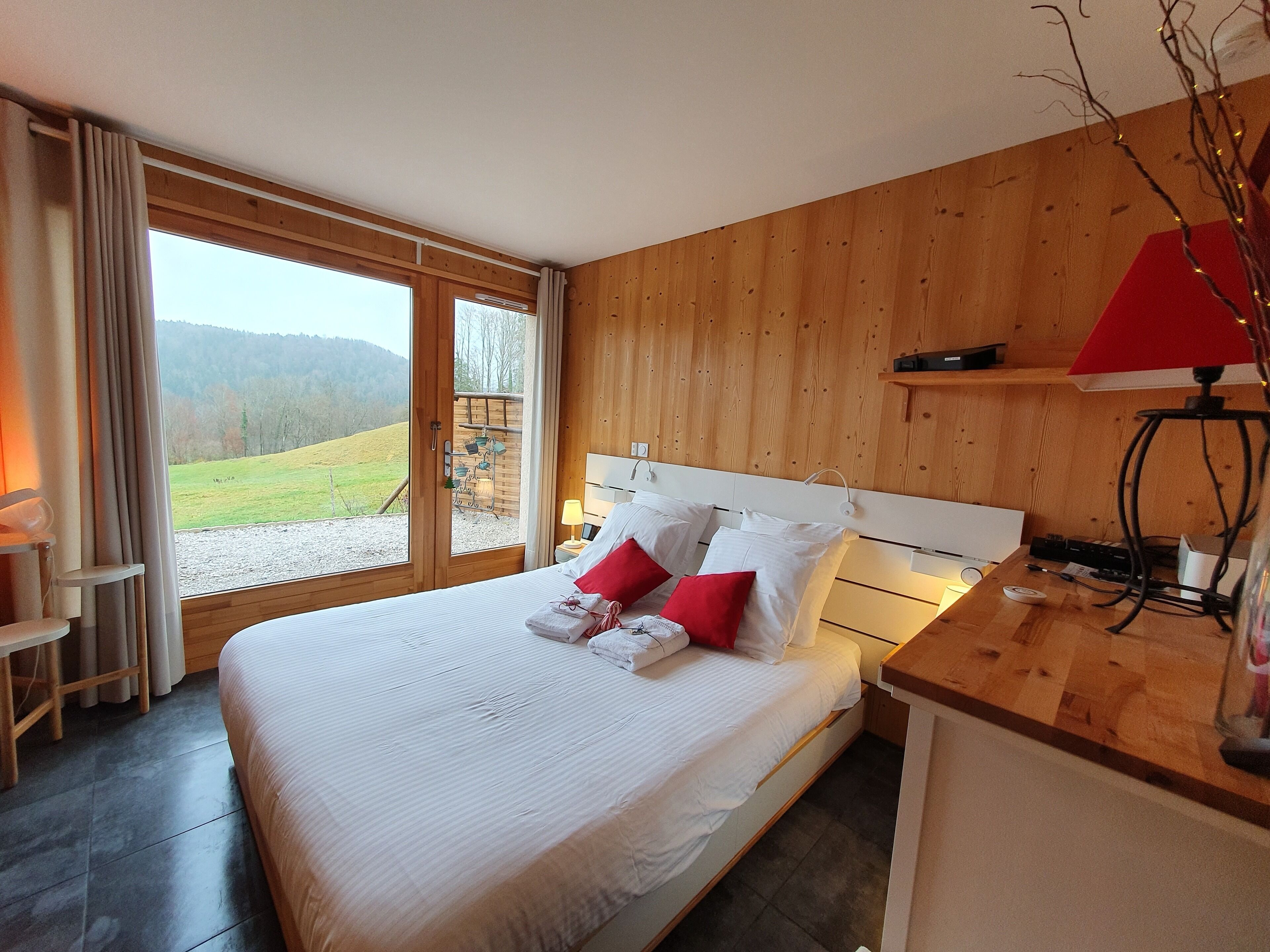 1 chambre, chambres insonorisées, fer et planche à repasser