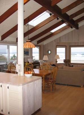 雪櫃、微波爐、焗爐、爐具