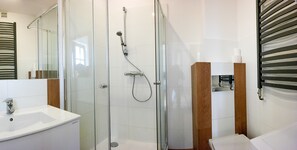 Standard-Apartment | Badezimmer