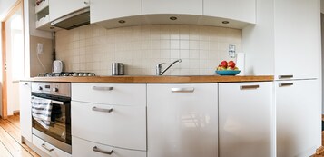 Standard Apartment | Private kitchenette | Full-size fridge, oven, stovetop, dishwasher