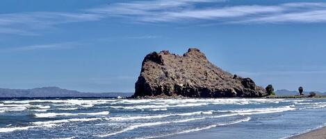 Beach nearby, sun loungers, beach towels