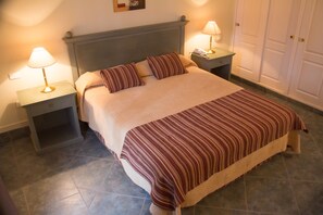 Single Room | Desk, free WiFi, bed sheets