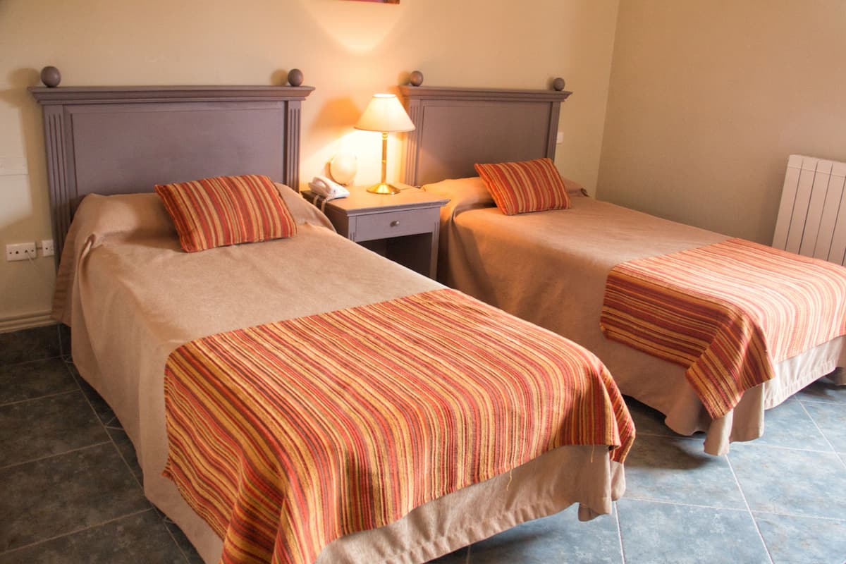 Twin Room | Desk, free WiFi, bed sheets