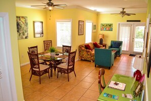 A dining area with a table, chairs, and a ceiling fan. - Luxury Condo-FREE PARKING,WIFI,BIKES,BIG POOL,WALK TO RESTAURANTS, BEACH  CHAIRS (Key West)