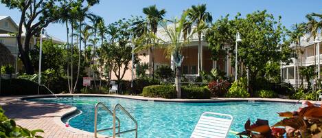 Piscina externa, piscina aquecida