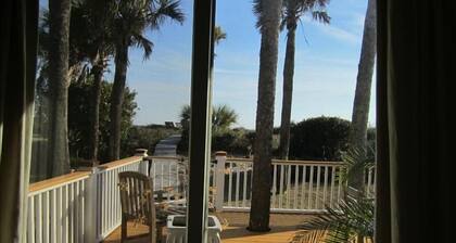 Family & Pet friendly Beachfront - 5 Eugenia