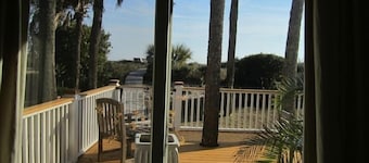 Family & Pet friendly Beachfront - 5 Eugenia
