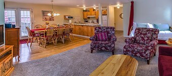 Oak Tower Townhouse-1.5 Blocks to OSF