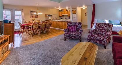 Oak Tower Townhouse-1.5 Blocks to OSF