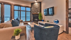 A modern living room with a fireplace, a flat-screen TV, and a ceiling fan. - Great Location, Chef (Park City)