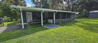 3 Bd, 2 Bth, 2 minutter fra Mcraes og tilgang til elven. Kjeledyrvennlig