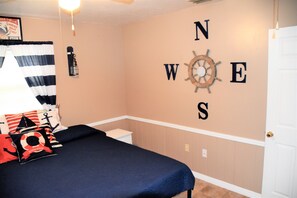 3 bedrooms, free WiFi, bed sheets - 3 Bd, 2 bath, close to boat ramp. 25.00 pet fee per pet (Homosassa Springs)