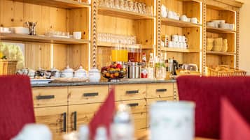 Free daily continental breakfast