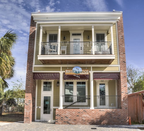 Old Style Apalachicola Charm in the Heart of the Historic District