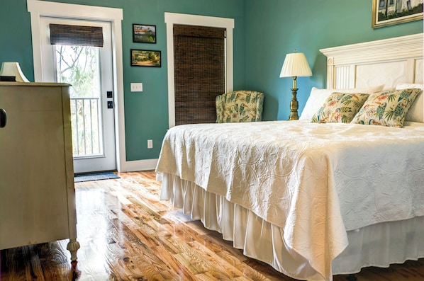 1 bedroom, iron/ironing board, free WiFi, bed sheets - Old Style Apalachicola Charm in the Heart of the Historic District (Apalachicola)