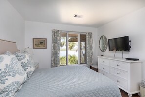 3 bedrooms, iron/ironing board, free WiFi, bed sheets - Riverfront, renovated Inlet Cove cottage (Kiawah Island)