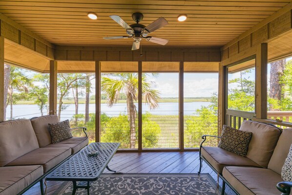 Property grounds - Riverfront, renovated Inlet Cove cottage (Kiawah Island)