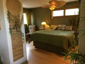 3 bedrooms, desk, iron/ironing board, free WiFi - BURBANK FOOTHILLS-Monthly, Yearly—Pool&Spa, Pets, Solar, 3BR, 2BA (Burbank)